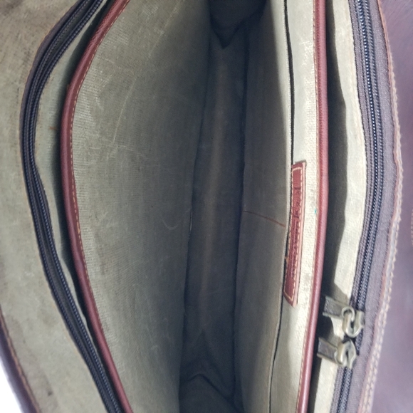 100% Genuine Leather Messenger style briefcase - Picture 14 of 17